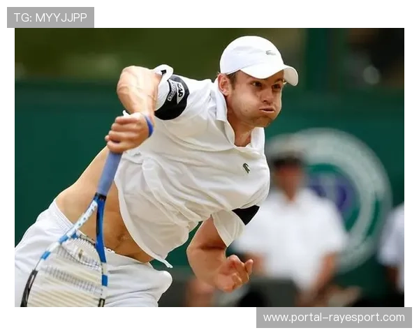 温网雨水干扰：中央球场顶棚关闭，德约科维奇适应训练调整